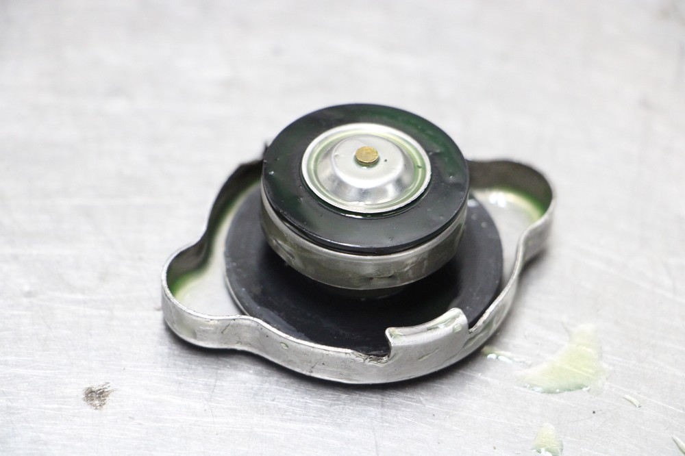 03-04 YZF R6 /06-09 R6S Engine Radiator Cap