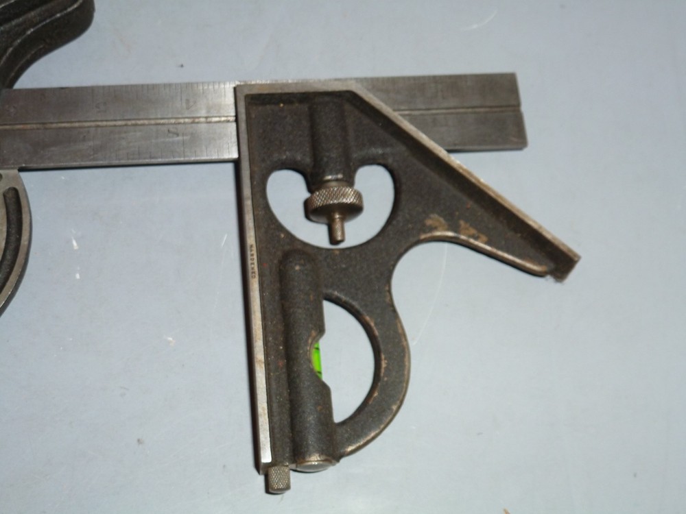 BROWN & SHARPE SQUARE AND PROTRACTOR