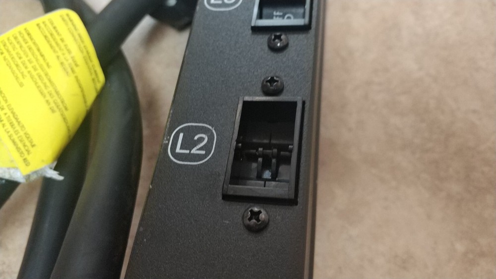 HP H5M62A 8.6KVA 200-208V 24A MID-HEIGHT VERTICAL BASIC PDU