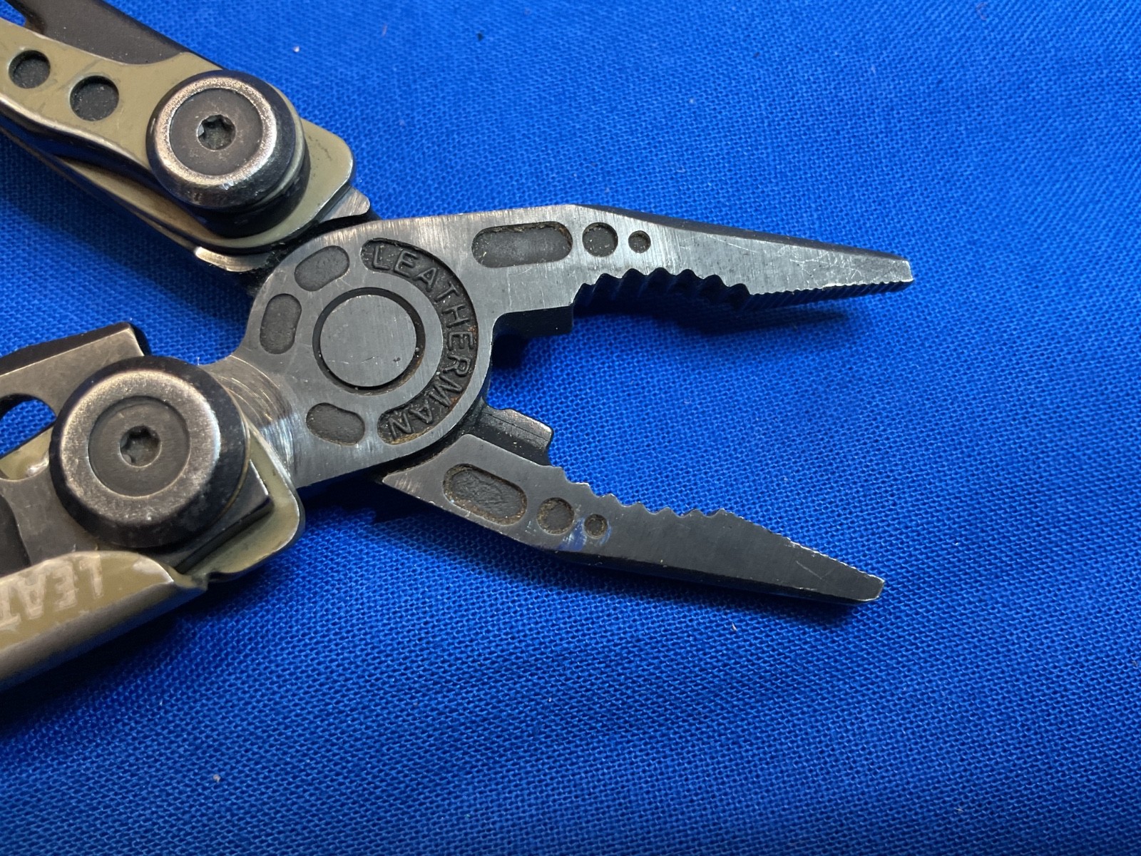 Leatherman Skeletool Multi Tool Knife Pliers