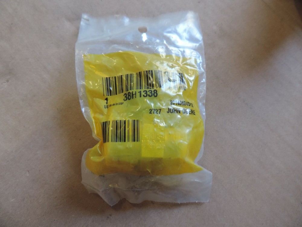 John Deere 38H1338 - Adapter Fitting
