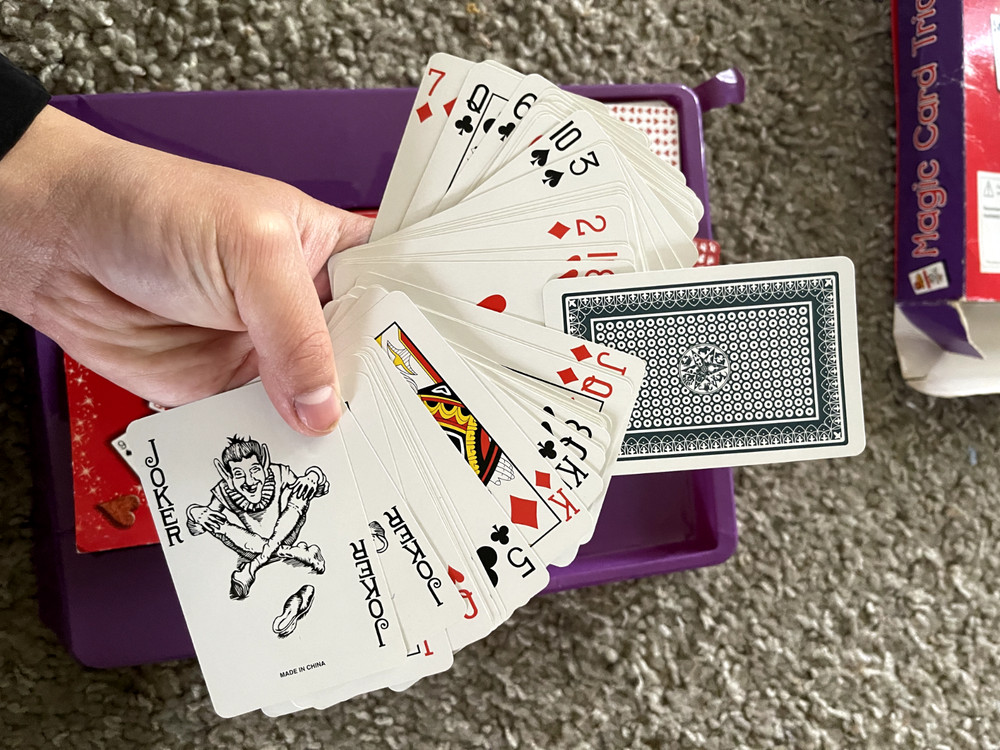 Magic Card Tricks & Game SET KIT + Tutorial Book 142 CARDS Fun for Kids Children