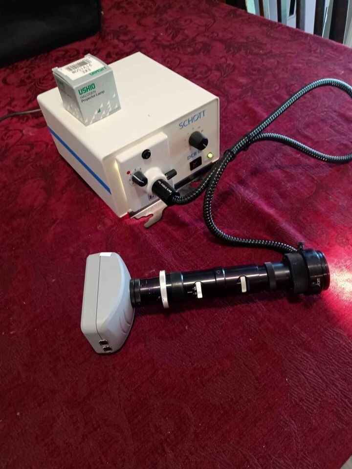 SCHOTT DCR III DC-REGULATED LIGHT SOURCE