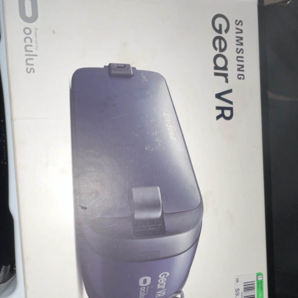 Samsung Gear VR Smartphone Virtual Reality Headset Black Plastic with Controller