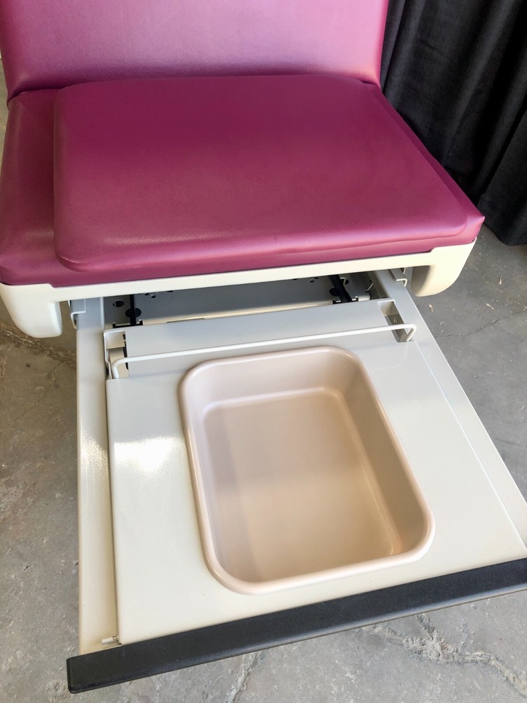 Midmark 404 Exam Treatment Table