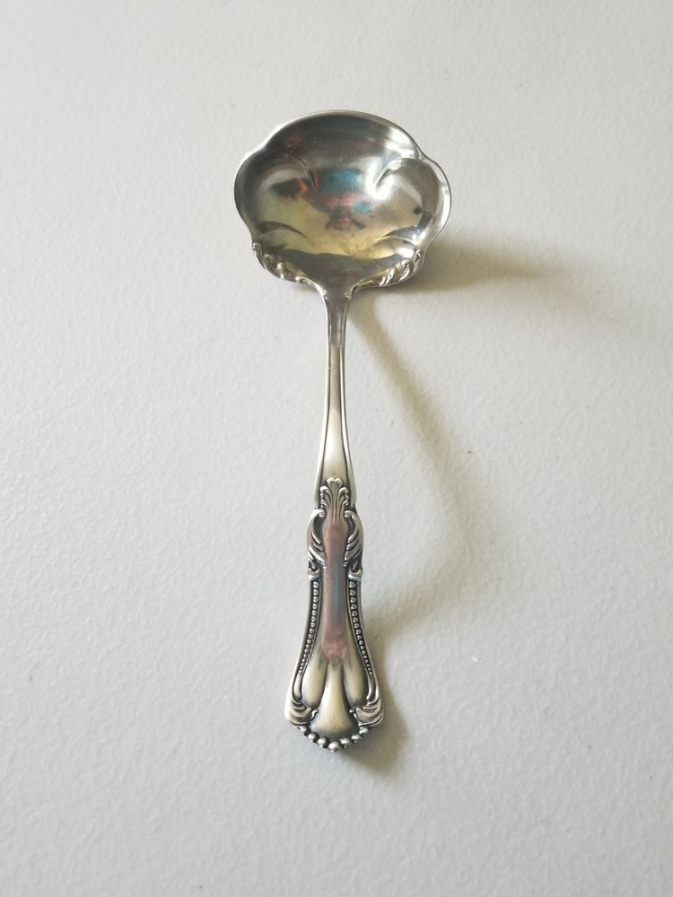 VINTAGE WM A ROGERS A1 BEADED GRAVY/CREAM LADLE 7 IN SILVERPLATE MARCELLA