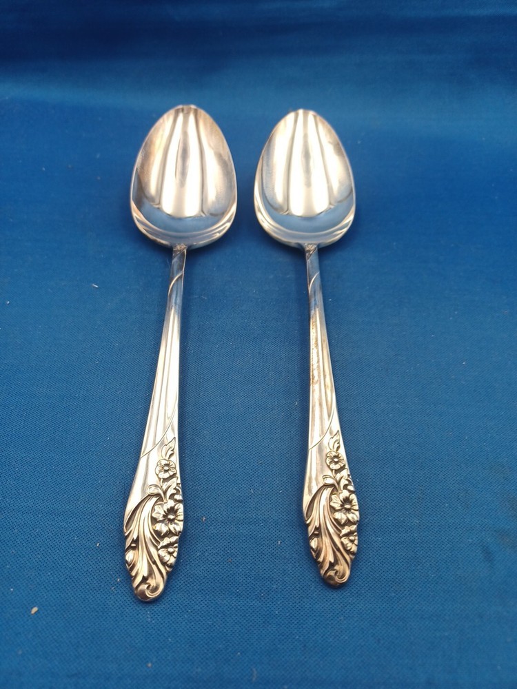 Lot of 2 Oneida EVENING STAR Silverplate Serving Spoons 8 1/2"