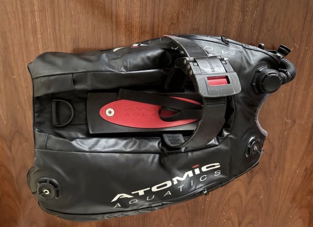 Atomic Aquatics BC2 Black - Small BCD - Back Inflate (99-3000-SM)
