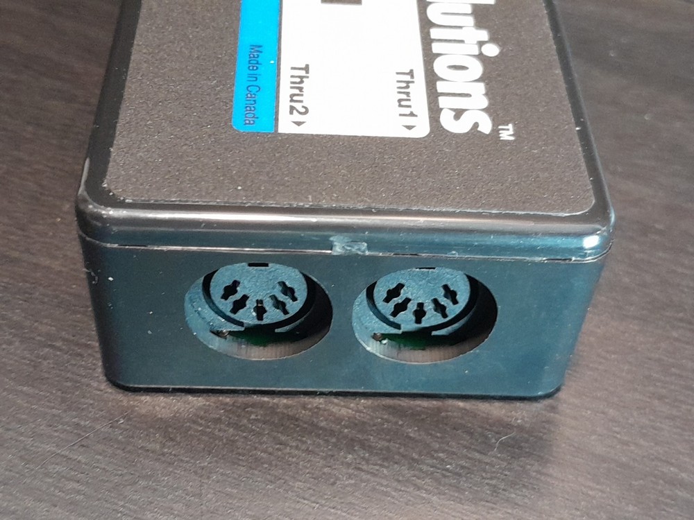 MIDI Solutions MultiVoltages THRU 1-in /2-out MIDI Through Box + BUNDLE *READ"