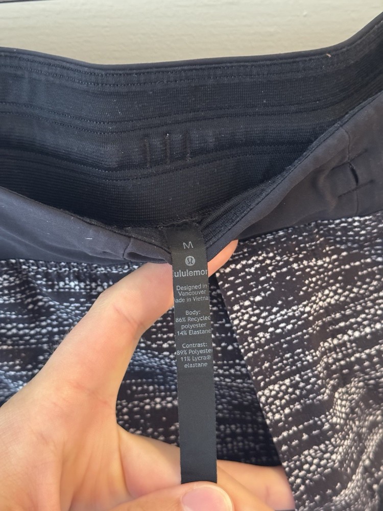 lululemon t.h.e. short 9” linerless - Size Medium
