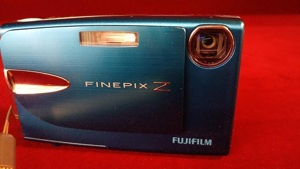 FUJIFILM FINEPIX Z20FD Digital Camera