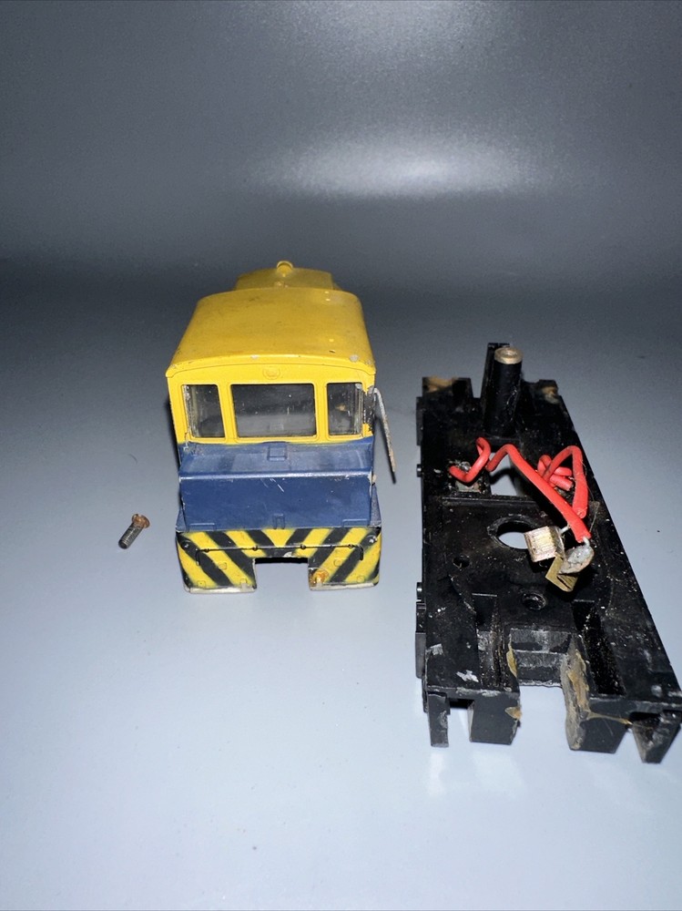 Ho Scale yugo switcher atsf 332 body only needs work