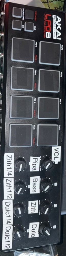 AKAI Professional LPD8 Portable USB-powered MIDI Controller *Read