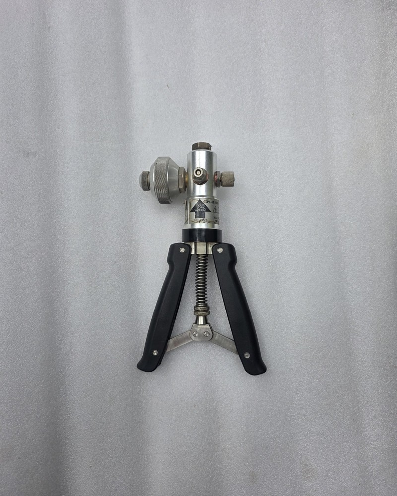 Si Instruments TP1-40 Hand Held Test Pump Pressure Calibrator