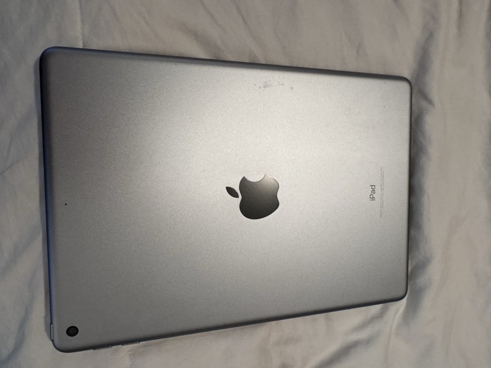 iPad (6th) Gen 32 Gig. Working Used. Space Gray. Solid Kids Tablet.