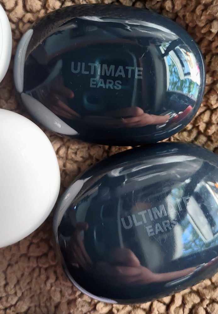 Ultimate Ears UEFitsWireless Earbuds Midnight Blue Color