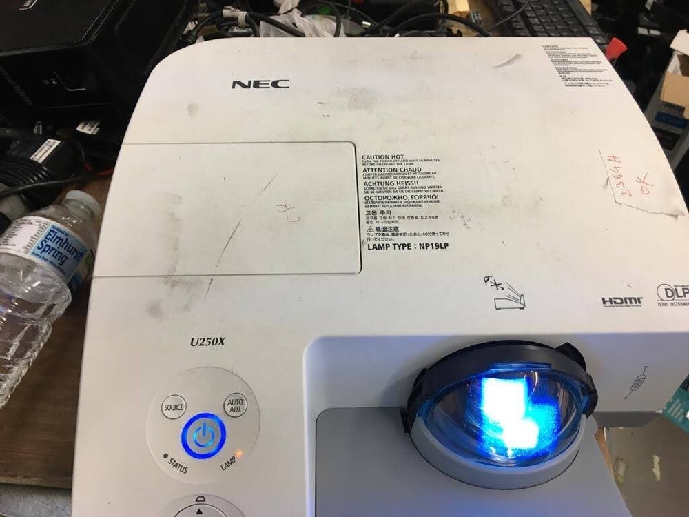 NEC U250X DLP HDMI Short Throw Projector, 2364 hours!