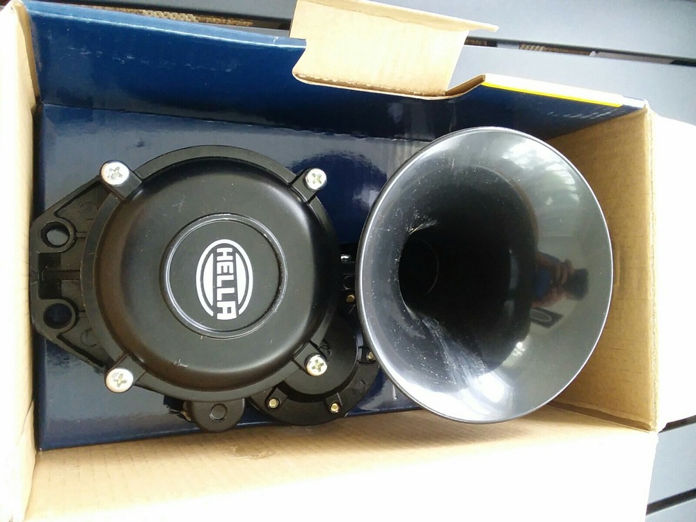 OE Replacement Horn Hella 013410011
