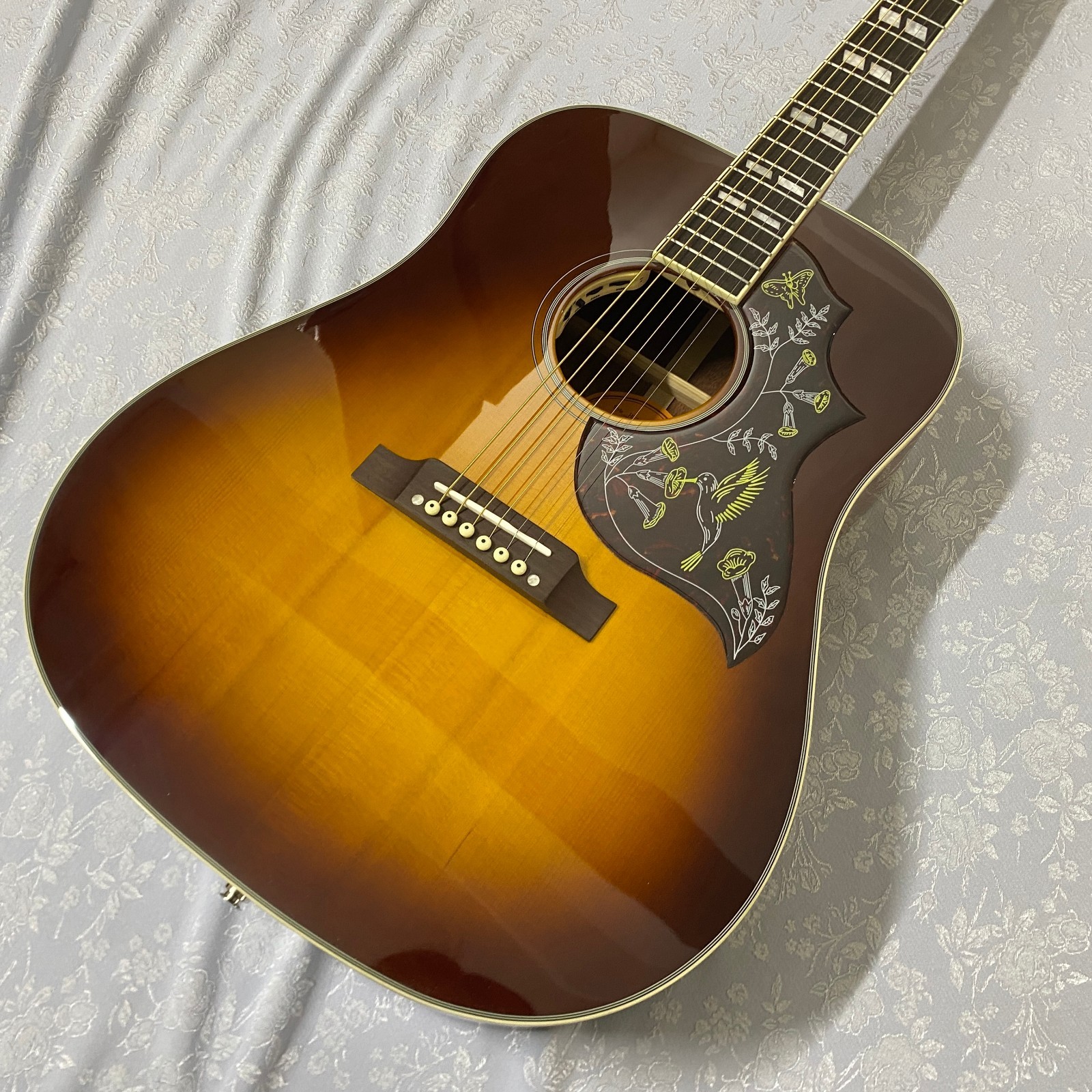 TS Hummingbird Acoustic guitar with pickup Solid spruce top real photo