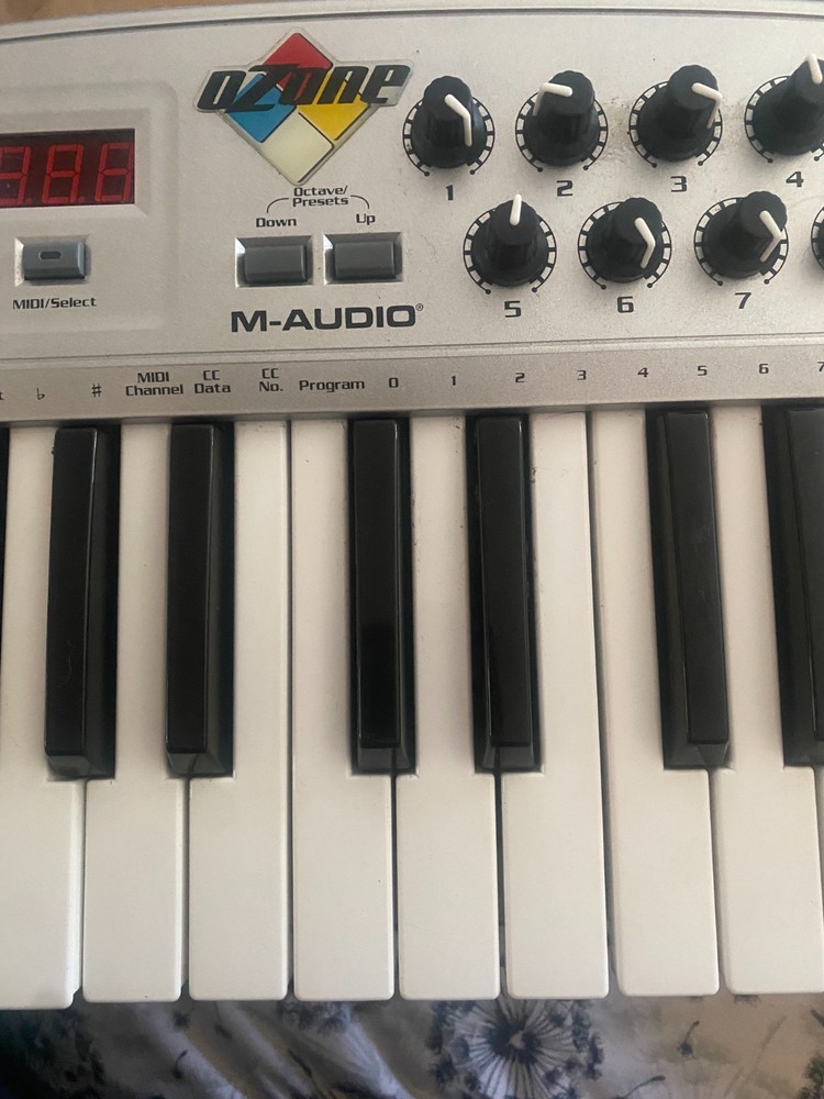 M-Audio Ozone *Midi Keyboard & interface *USB controller *mobile workstation