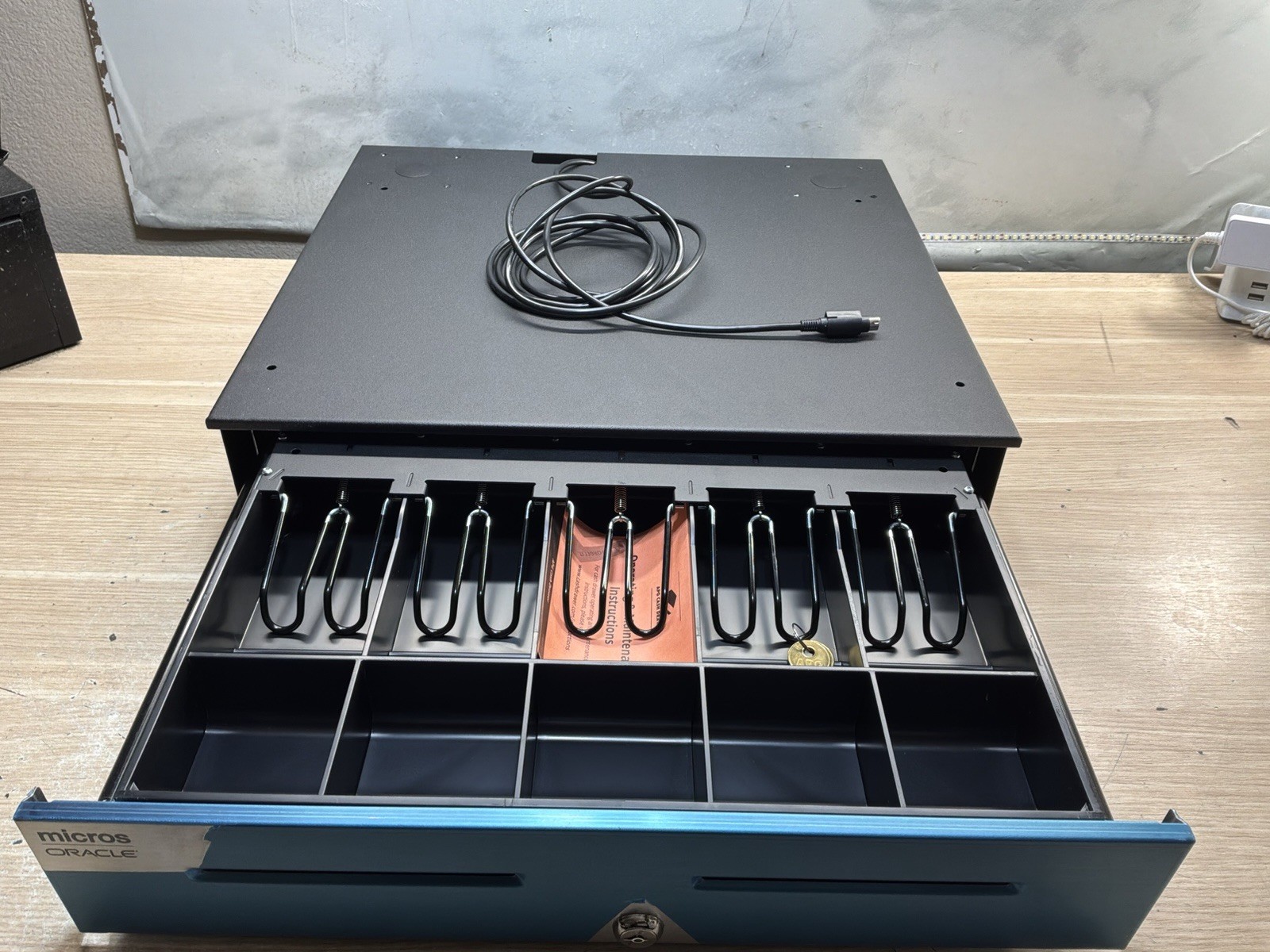 New Micros Oracle Cash Drawer 400018-226-PT PN: 7346087 with Keys/JUA3426