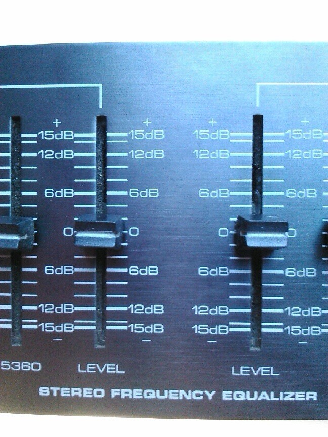 NUMARK STEREO FREQUENCY EQUALIZER MODEL EQ 2400