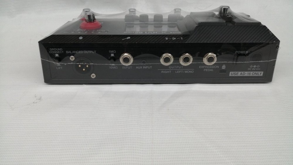 ZOOM B2 FOUR Multi Effects Processor for Bass