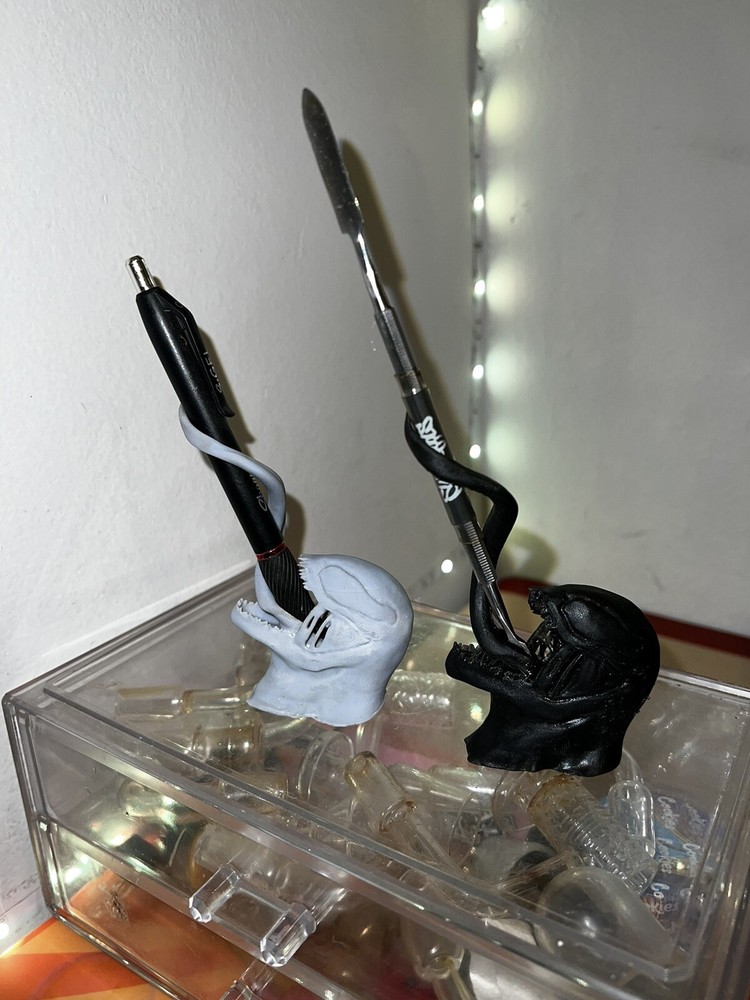 Venom Pen Holder