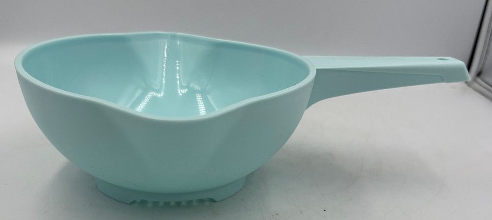 Tupperware 1 Quart Mini Strainer #10417– Aqua – Double Spout