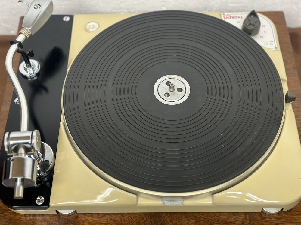Thorens Vintage Turntable Model 124