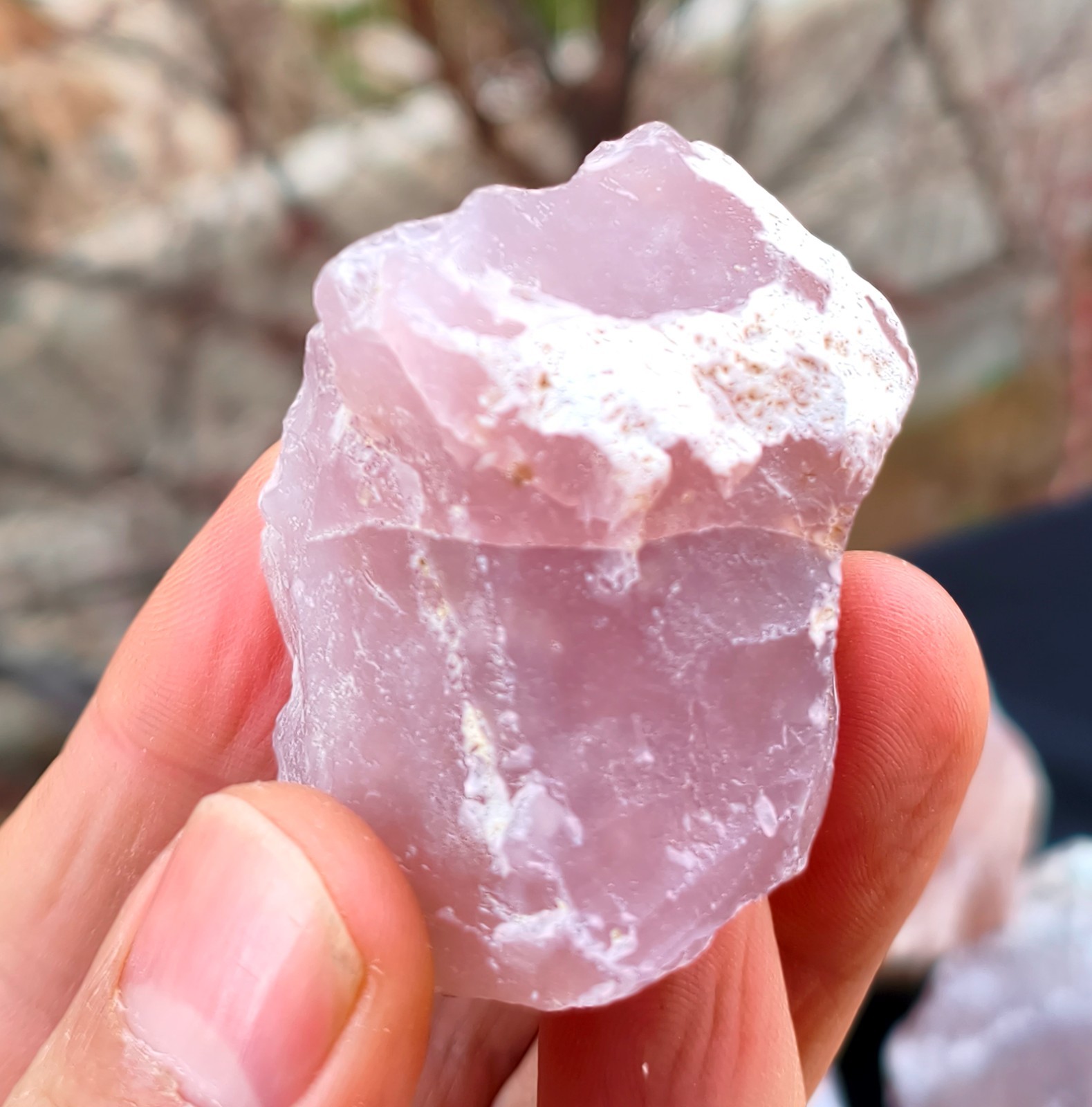 Wholesale Raw Good Color Pink Chalcedony 1 kg