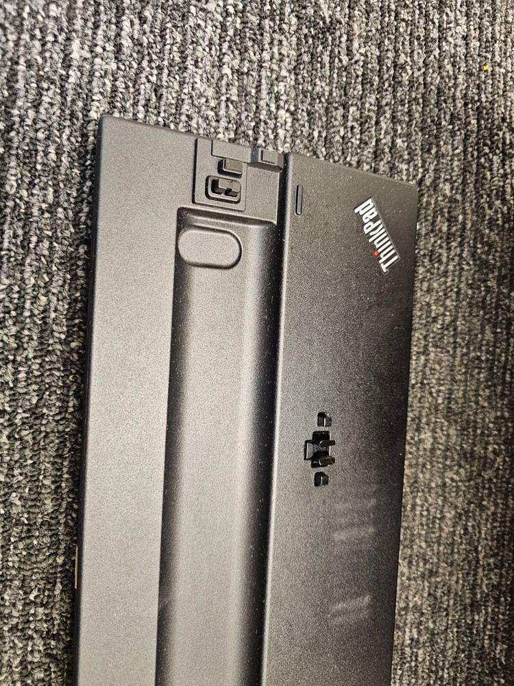 Lenovo 40AG0090US ThinkPad Basic 90W Docking Station Black