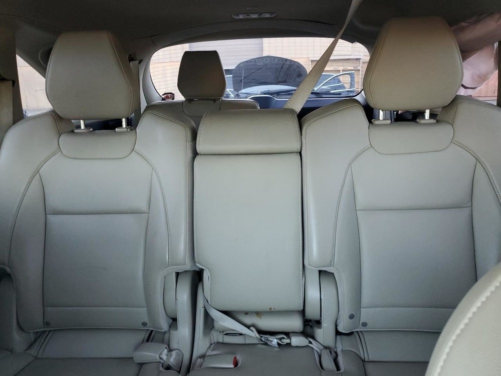 MDX 2017 Glove Box 4973954