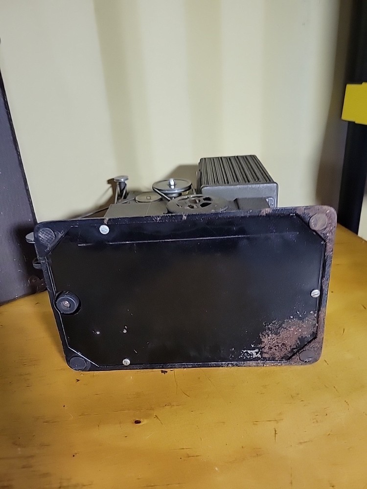 ANTIQUE KEYSTONE MODEL R-8, 8MM PROJECTOR