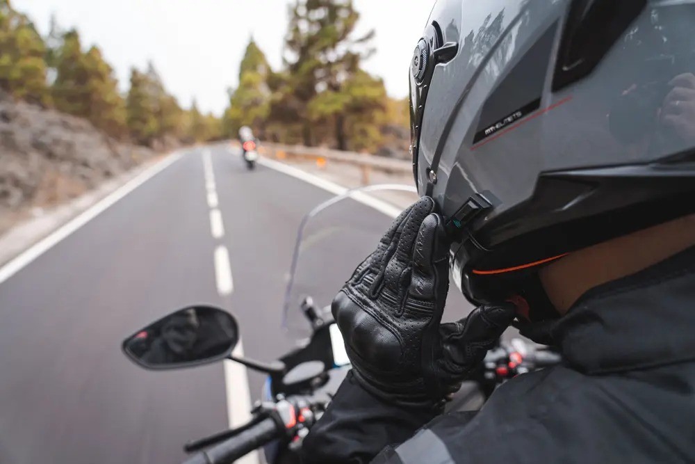 MT Thunder 4 Rider Sync MT-B01 Motorcycle Helmet Bluetooth Intercom Headset
