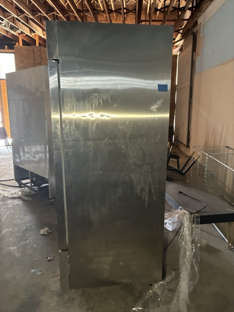 Avantco A-49R-HC 54" Solid Door Reach-In Refrigerator