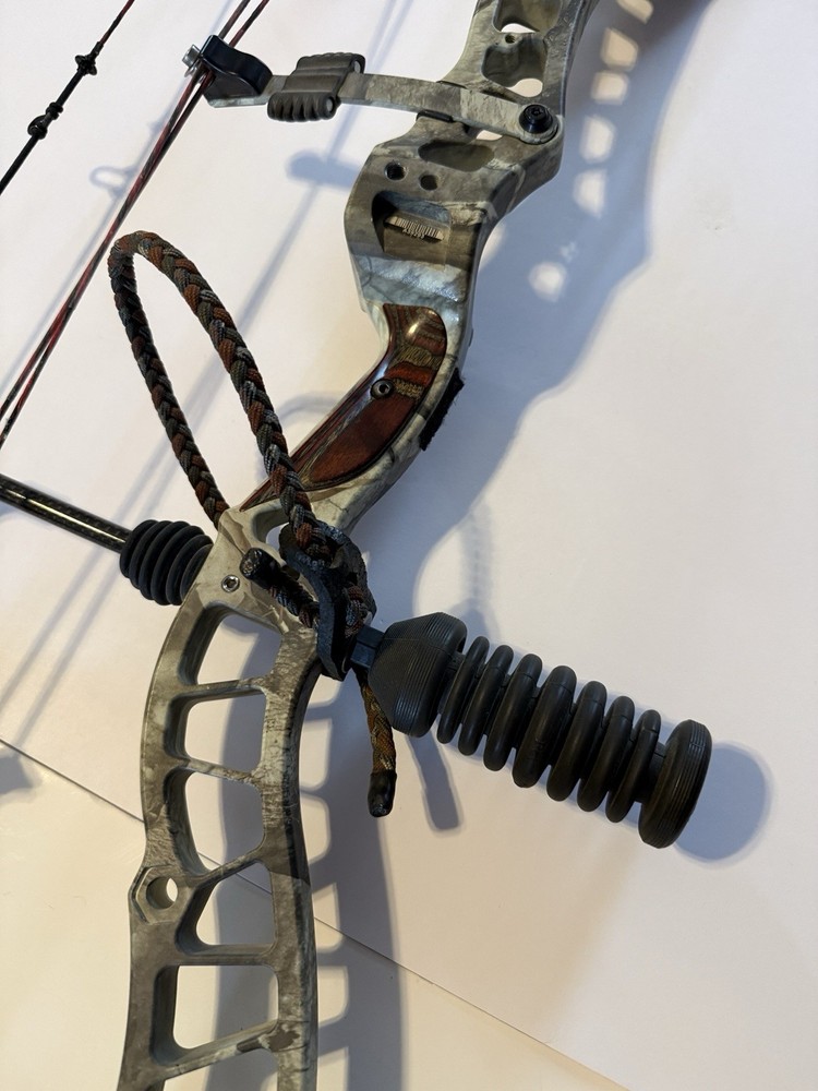 Bowtech Insanity CPXL Compound Bow Right Hand 70lb Pull 35” Basic Accessories