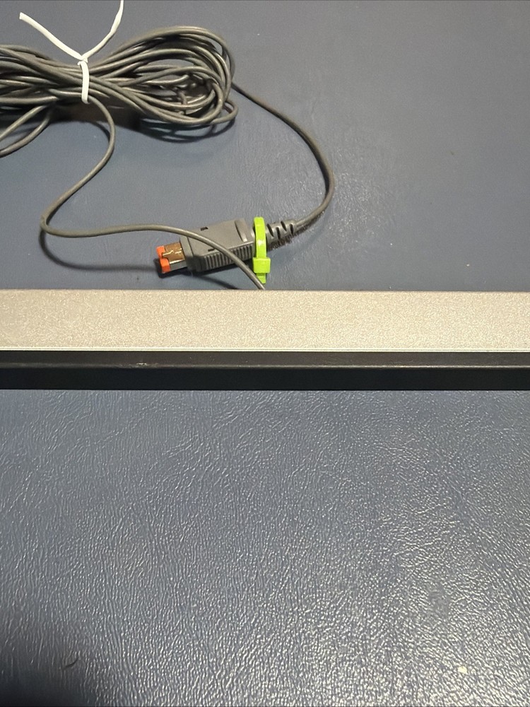 Nintendo Original Wii Sensor Bar - Silver Untested