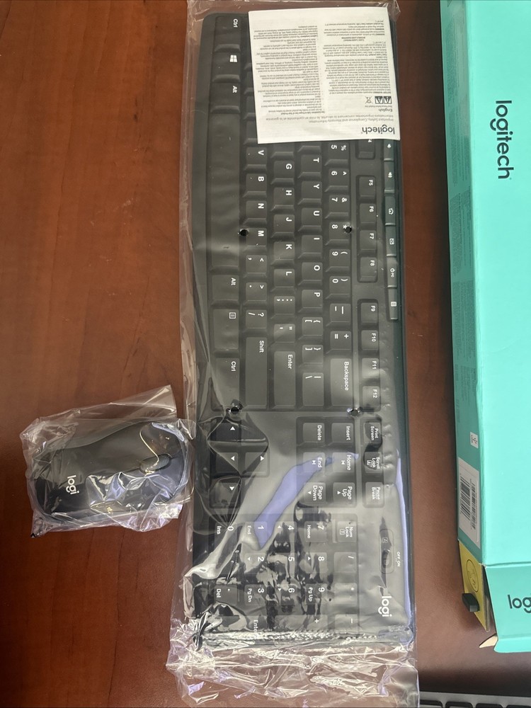 Wireless Keyboard and Mouse Combo Logitech MK270 Open Box