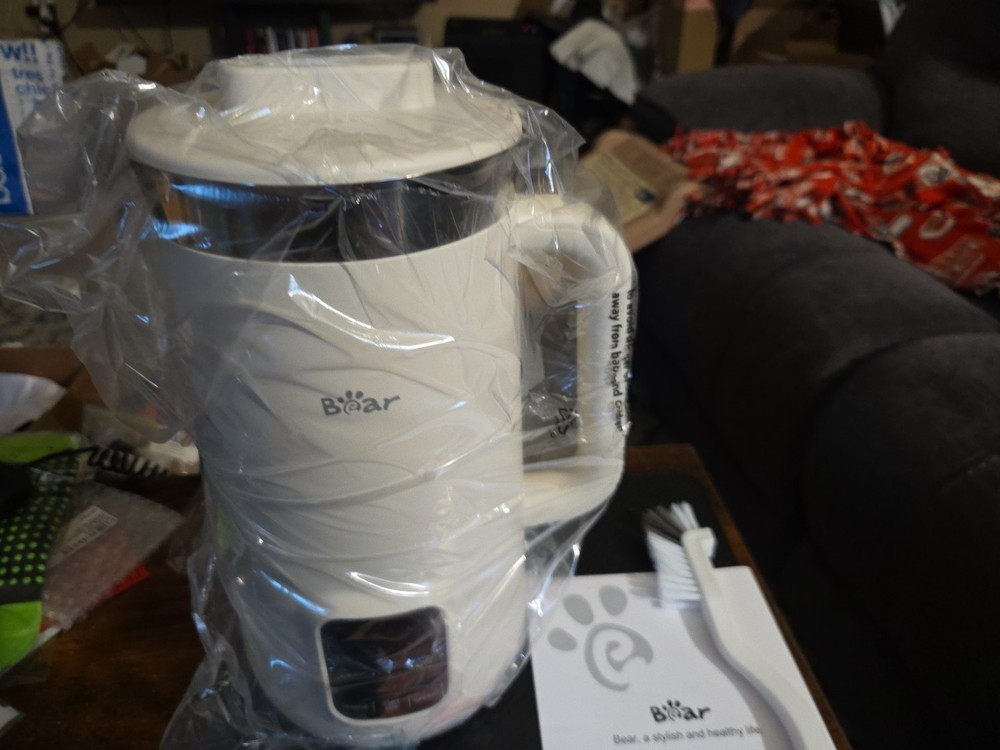 NIB - BEAR Nut Milk Maker model # DJJ-E08R1 - BEIGE