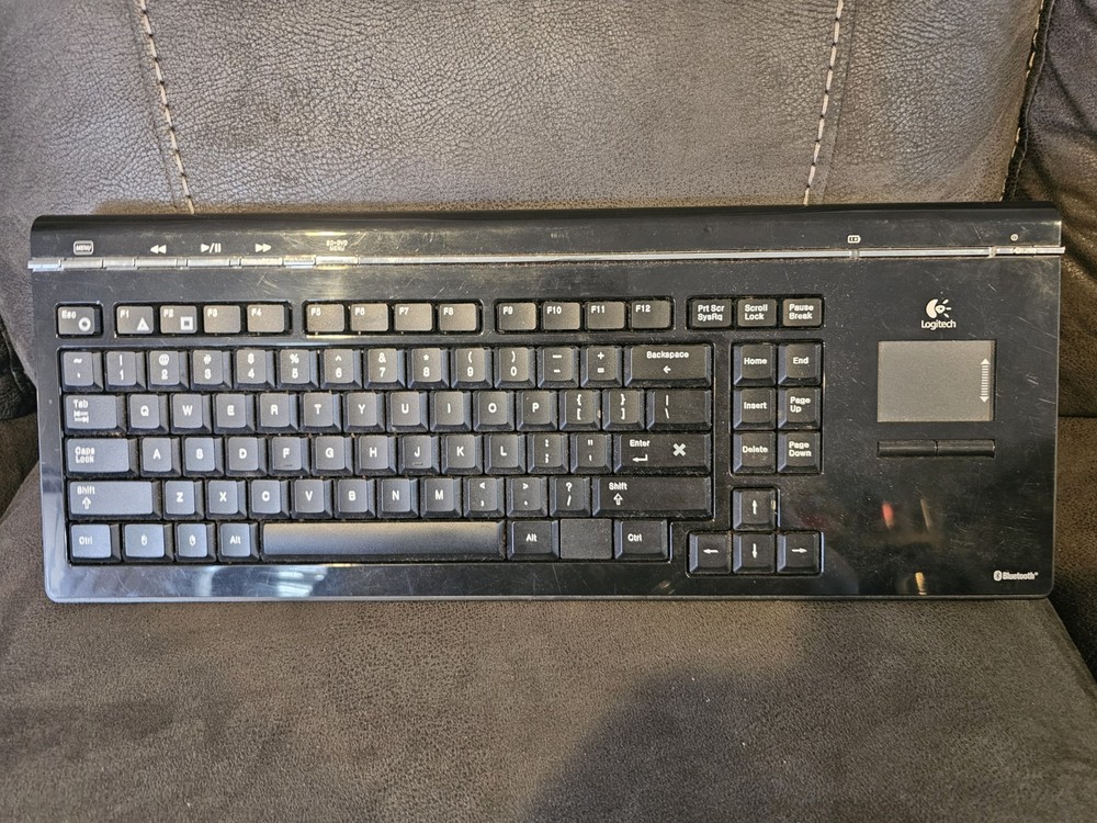 Logitech Playstation 3 Gaming Keyboard Cordless MediaBoard Pro Bluetooth