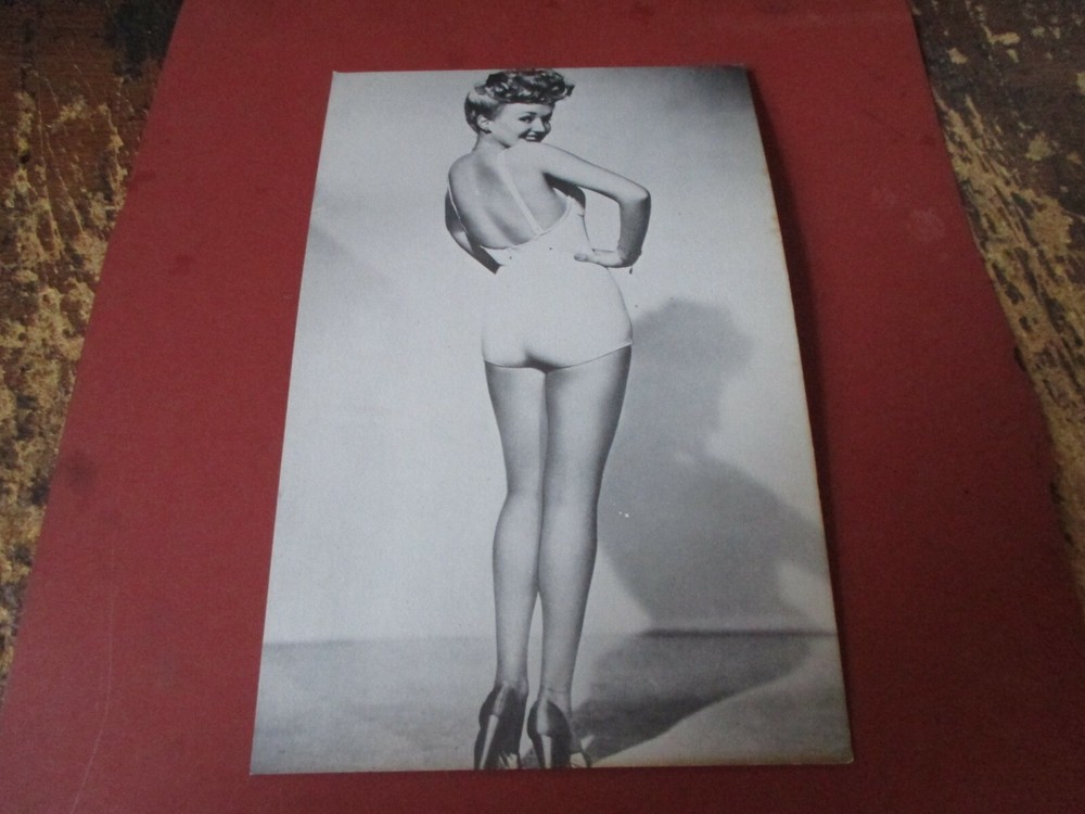 ORIGINAL WWII BETTY GRABLE # 1 PIN-UP GI FOOT LOCKER  (A)  PHOTO POSTCARD