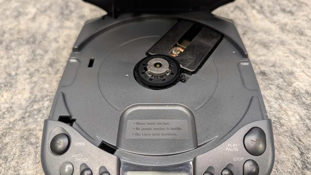 Sanyo CDP-450 Digital Audio Compact Disc Player CD Discman Bundle