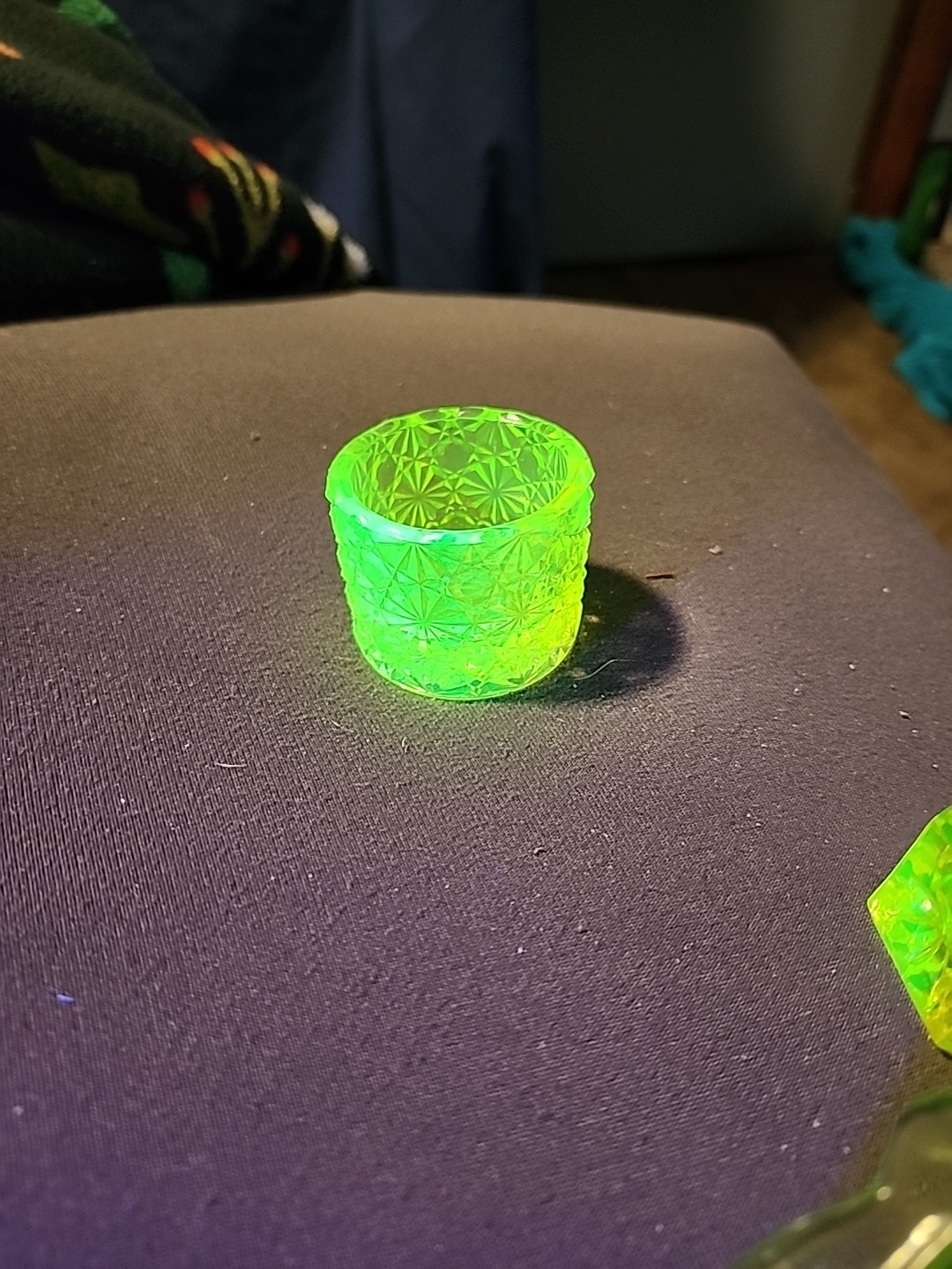 3 Vintage Uranium Vaseline Glass Salt Dips cambridge shell daisy button star VGC