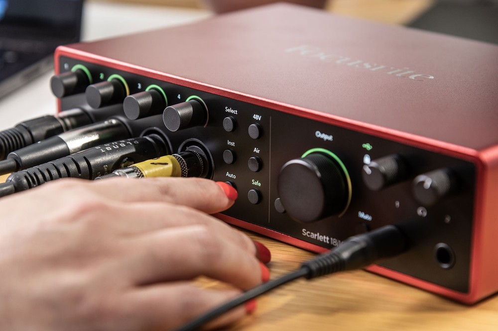Focusrite SCARLETT 18I16 4G 4th Gen Audio Recording Interface+Backpack