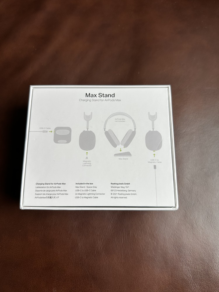 Apple Pro Max Heaphones - The Max Stand