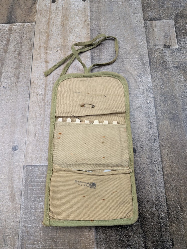 WW2 Sewing kit Vintage Buttons & Thread WWII