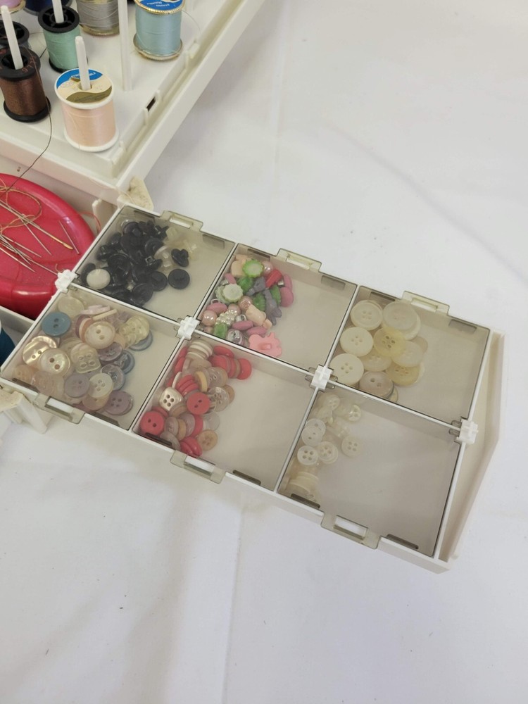 VTG Singer Home Chest Folding Storage Caddy FULL Sewing Thread Spool & Buttons