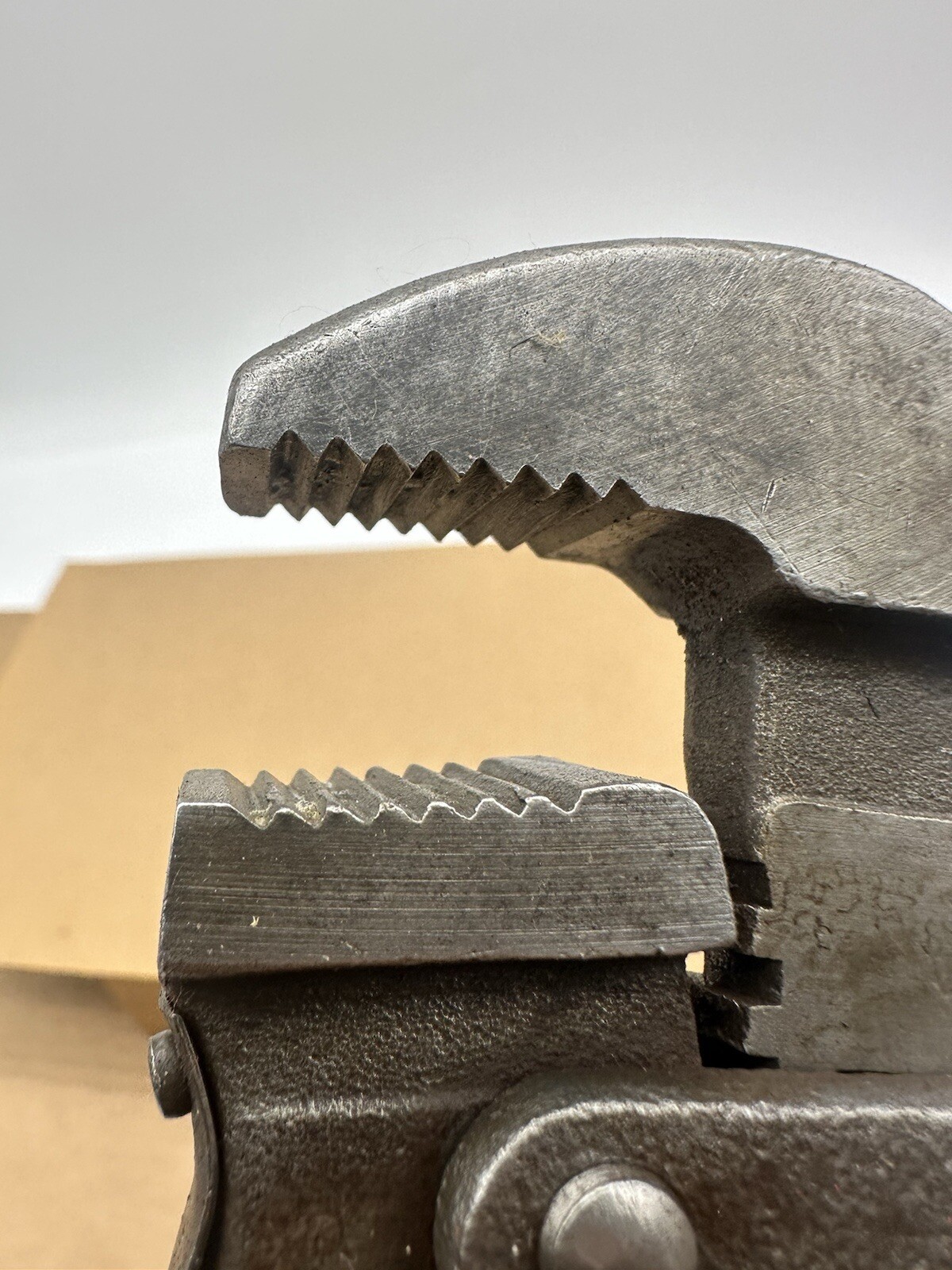 Vintage WORTH #10 Pipe Wrench 9"Heavy Duty Great Wrench Made In USA Good Shape