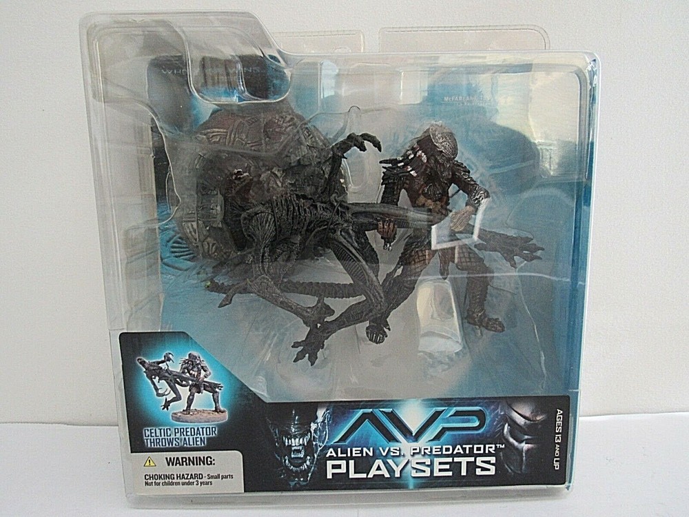 Alien Vs. Predator Playsets Celtic Predator Throws Alien 2005 McFarlane (Pg10E)